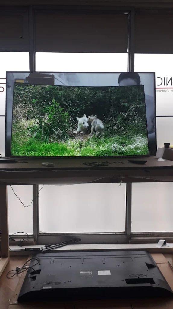 Smart TV reparado y funcionando en el taller Labtronic